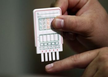 Propuesta para aplicar test de drogas a parlamentarios desde 2022 es presentada por diputados UDI