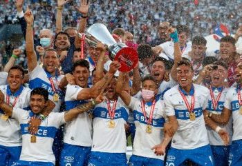 La UC mantuvo su ventaja sobre Colo Colo en la recta final y logró su primer tetracampeonato