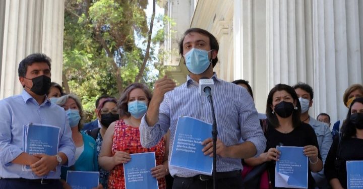 40 comunas del país se han sumado a iniciativa constitucional para que municipios tengan mayores facultades