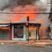 Incendio consume varios locales comerciales en Viña del Mar