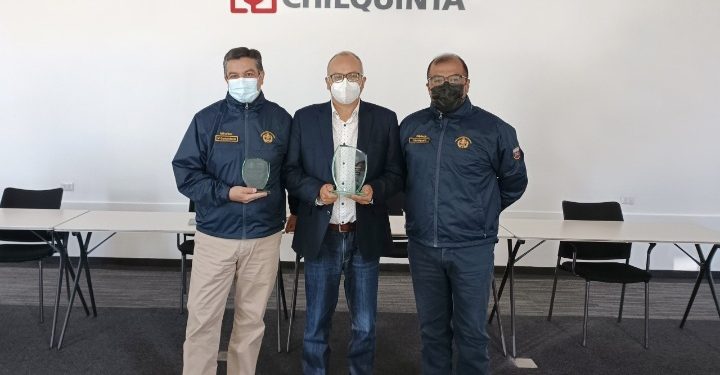 Distribuidora de energía es reconocida por Bomberos de Valparaíso por su contribución a la institución