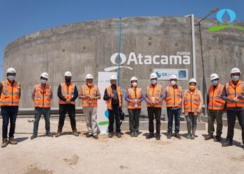 Alcalde de Petorca visita la primera planta desaladora estatal en Chile