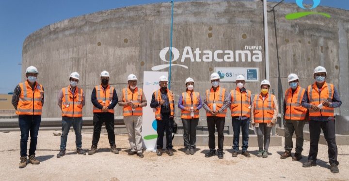 Alcalde de Petorca visita la primera planta desaladora estatal en Chile