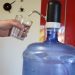 Nutricionista recomienda evitar las aguas alcalinas y optar por el agua purificada