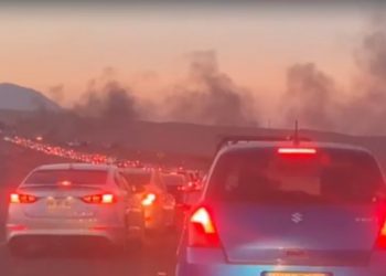 Camioneros bloquean accesos a Iquique en protesta por crisis migratoria e inseguridad: aeropuerto está cerrado
