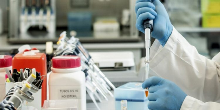 Infectólogo califica de artificial la alarma por flurona: “Llevamos dos años de pandemia y los casos de coinfección han sido mínimos” 