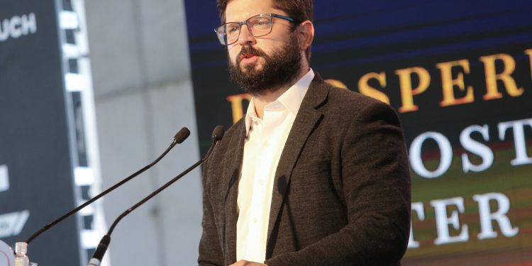 Presidente electo Gabriel Boric en la ENADE: “Tengo absolutamente claro que soluciones tan estructurales no se logran de la noche a la mañana”