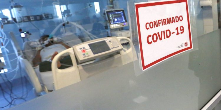 COVID-19: Chile registra 4.380 casos nuevos y una positividad de 5,3%