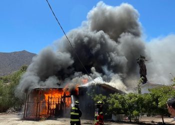 Incendio afecta a viviendas del centro de Petorca