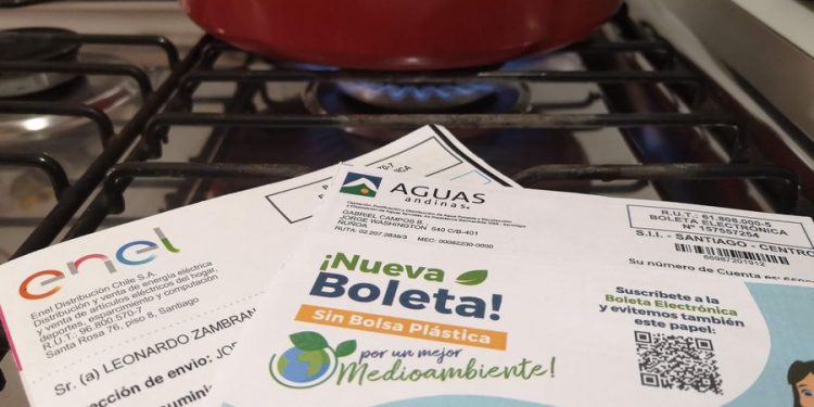 Senadora Allende destaca despacho de proyecto que regula prorrateo para las deudas de servicios básicos