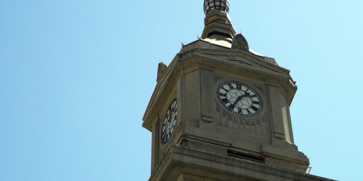 Se busca experto que haga sonar de nuevo campanas del icónico Reloj Turri de Valparaíso