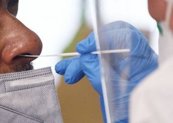 Sociedad Chilena de Epidemiología emplaza al Ministerio de Salud a tomar el control de la pandemia y no lo transfiera a la comunidad