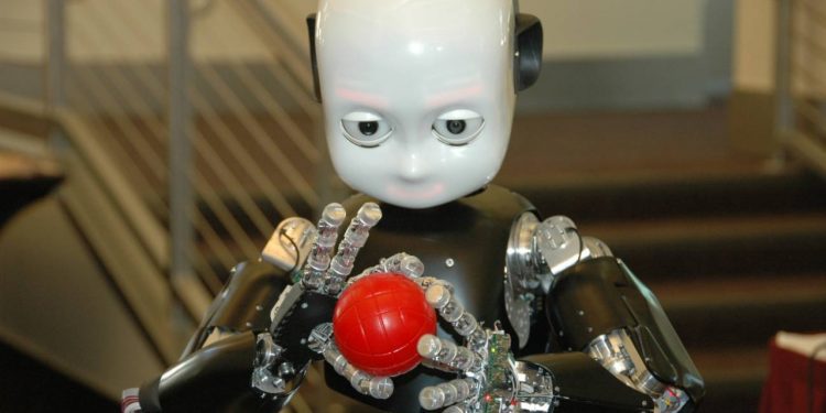 Llega a Valparaíso el primer robot humanoide en América Latina
