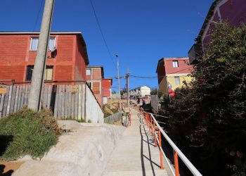 Mejor calidad de vida: inauguran escalera “Mar-Garita” en sector Los Ventisqueros de Playa Ancha