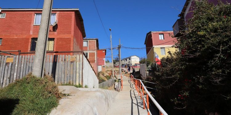 Mejor calidad de vida: inauguran escalera “Mar-Garita” en sector Los Ventisqueros de Playa Ancha