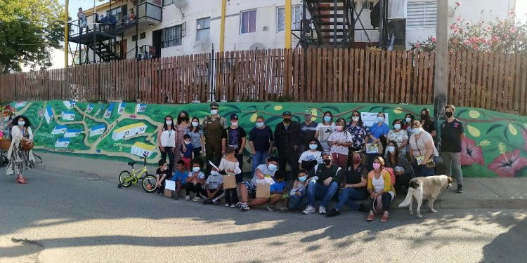 Viña del Mar: vecinos de Forestal, Glorias Navales y Miraflores diseñan y pintan murales para dar vida a espacios comunitarios