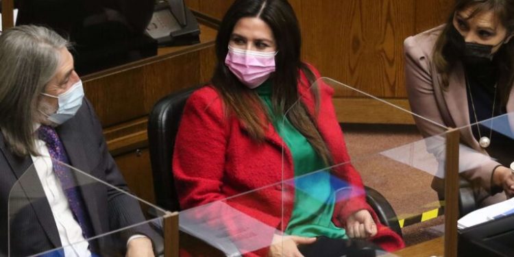 Tras declaraciones de diputada Jenny Álvarez PS se desmarca y reafirma compromiso con proceso de vacunación