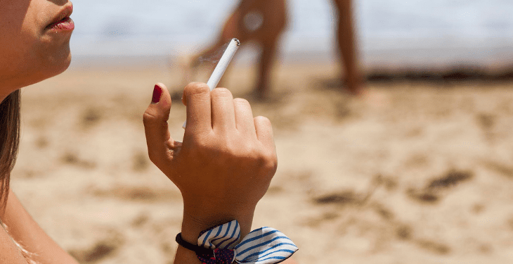 Proyecto que prohíbe fumar cigarros en playas, ríos y lagos es aprobado en la Cámara