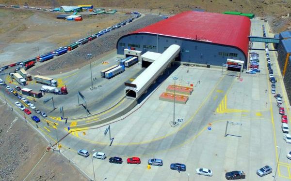 Molestia entre funcionarios de Aduana por flexibilización en controles sanitarios a vehículos de carga en Los Libertadores