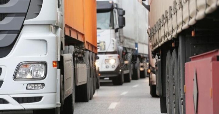 Alta congestión origina bloqueo de camioneros en la ruta 68