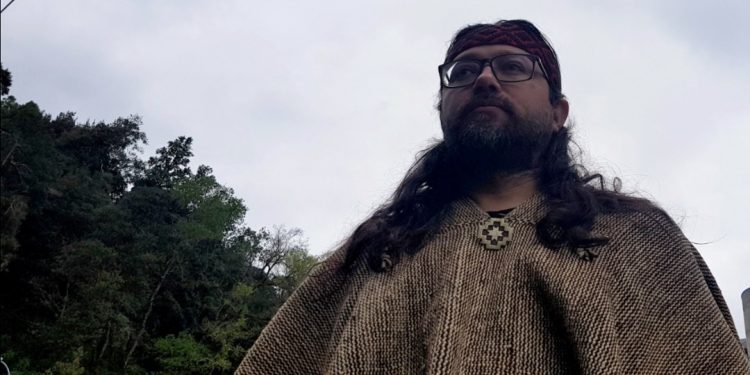 En accidente automovilístico muere peñi Rubén Collio, esposo de Macarena Valdés, activista fallecida cuando se oponía a la instalación de una empresa eléctrica