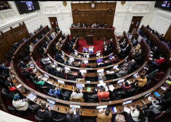 Convencionales de la derecha amenazan con abandonar el proceso si se continúa aprobando artículos “poco serios”