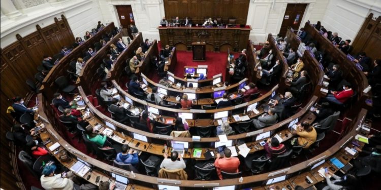 Convencionales de la derecha amenazan con abandonar el proceso si se continúa aprobando artículos “poco serios”