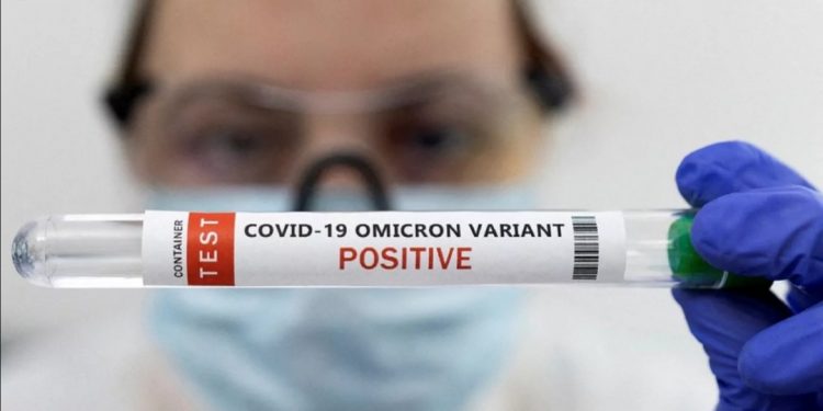 Ministro Paris advierte la llegada de la Ómicron 2 a Chile: “Va a venir otra ola, eso es seguro”