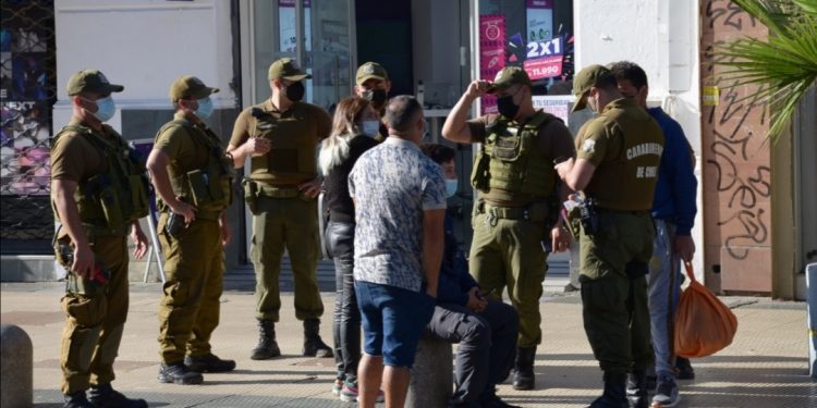 Viña del Mar: realizan operativo para despejar comercio informal en calle Valparaíso