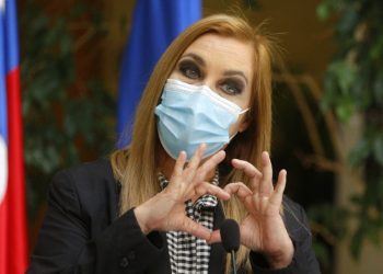 Diputada Pamela Jiles insiste en quinto retiro y advierte que si la clase política sigue sin ver “nuevamente va a tener gente en la calle”