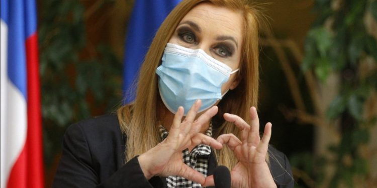 Diputada Pamela Jiles insiste en quinto retiro y advierte que si la clase política sigue sin ver “nuevamente va a tener gente en la calle”