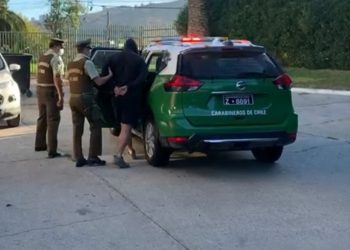 Carabineros de Santo Domingo detienen a dos personas con amplio prontuario policial