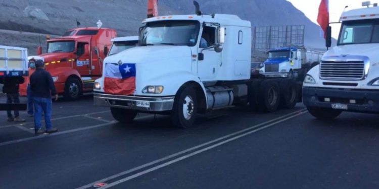 Camioneros bloquearán las principales rutas de Valparaíso en protesta de crimen a joven transportista en el norte