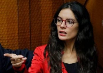 Camila Vallejo critica extensión del IFE y enfatiza: «No pueden seguir gobernando posterior al 11 de marzo»