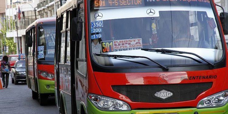 Valparaíso: en agosto comenzará a operar pago electrónico en microbuses de la región
