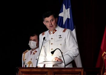 Comandante en jefe del Ejército renuncia tras ser llamado a declarar por ministra Rutherford en caso Fraude al Fisco