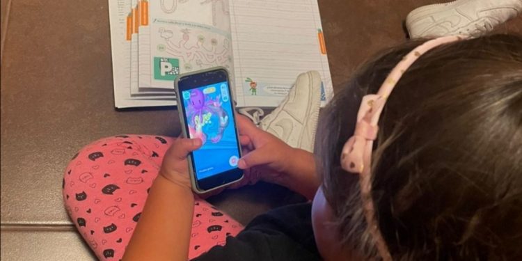 Realidad aumentada: cuaderno chileno monitorea el progreso de la caligrafía escolar