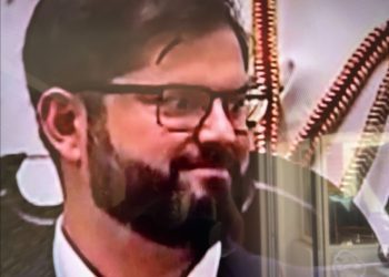 La última Piñericosa del ahora exPresidente: besó la piocha de O’Higgins y Gabriel Boric no supo si reír o llorar