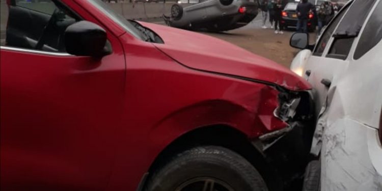 Colisión múltiple en Santos Ossa involucra a cinco vehículos