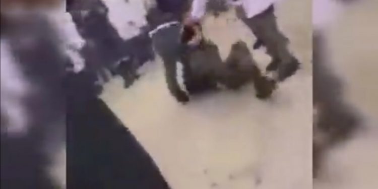 Nuevo hecho de violencia entre estudiantes: alumnos de colegio de Valparaíso pelean a golpes