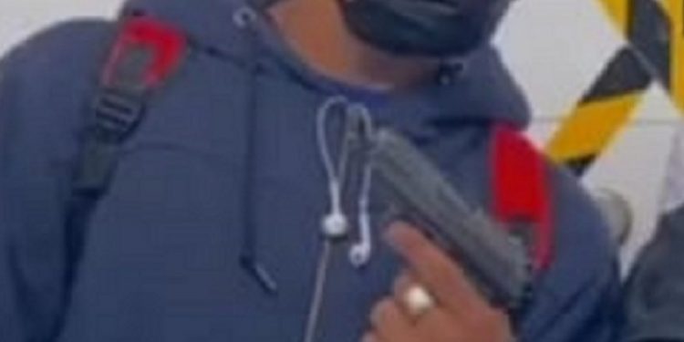 Preocupación en liceo de La Calera por alumno que llevó arma de juguete a clases