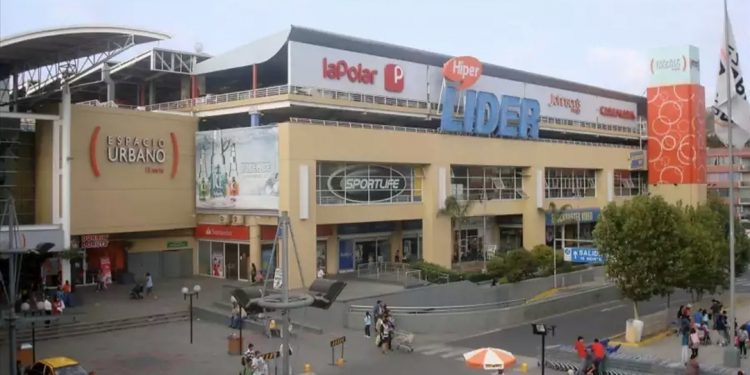Sujetos huyen con millonario botín en celulares de alta gama desde bodega de supermercado en Viña del Mar