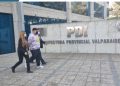 En prisión preventiva quedaron dos jóvenes por homicidio calificado de mujer en Plaza Echaurren de Valparaíso