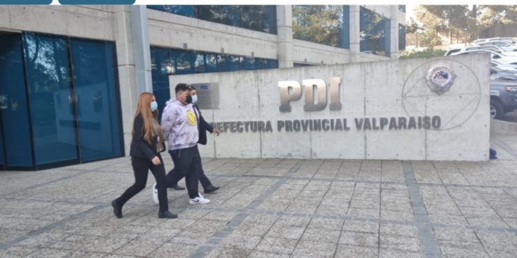 En prisión preventiva quedaron dos jóvenes por homicidio calificado de mujer en Plaza Echaurren de Valparaíso
