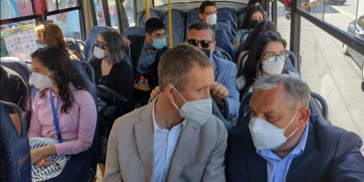 Ministro Muñoz visitó Valparaíso con la mirada puesta en mejorar el transporte público regional: anduvo en bus