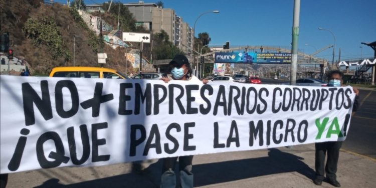 En plena avenida España de Valparaíso se lanzó campaña #QuePaselaMicro