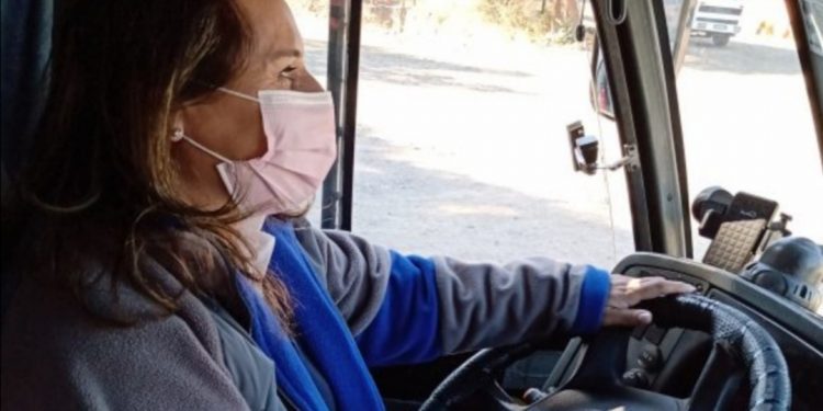 Proponen formar 500 conductoras de microbuses para la Región de Valparaíso ante falta de choferes