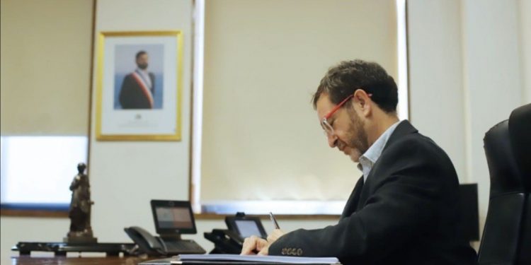 Ministros de Obras Públicas y Medio Ambiente valoran promulgación del Código de Aguas