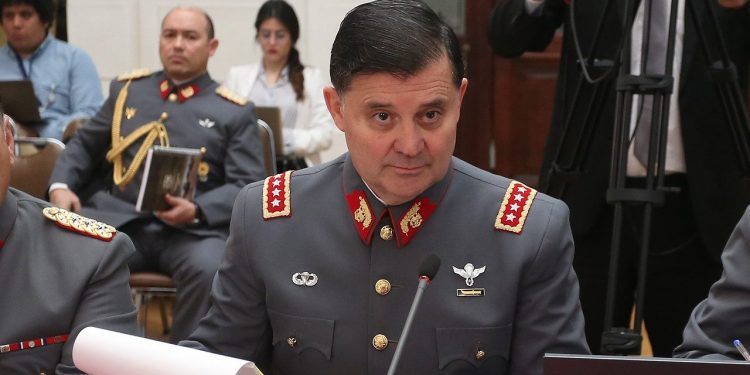 Ex comandante en jefe Ricardo Martínez no se presentó a declarar por acusaciones de fraude en el Ejército
