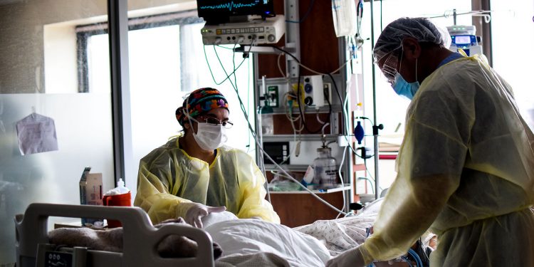 Preocupante informe del Minsal: Chile registró la cifra más alta del año por muertes vinculados con la COVID-19 en las últimas 24 horas